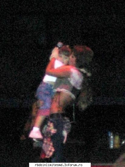tititi-- ana pau hizo sorpresa tia aparecerse concierto! que momento lindo
