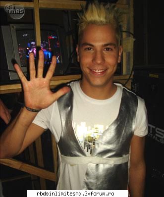 chris hola